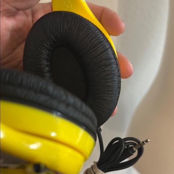Pikachu Yellow Headphones - Picture 4 of 5